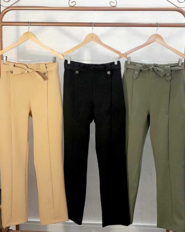 Calça alfaiataria em corte reto, com detalhes e botões - Imagem 7