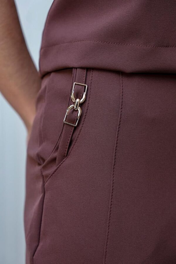 Calça com detalhe no bolso frontal - Imagem 9