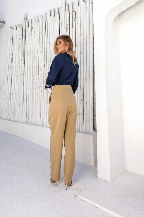 Camisa com bolsos e botões frontais - Imagem 3