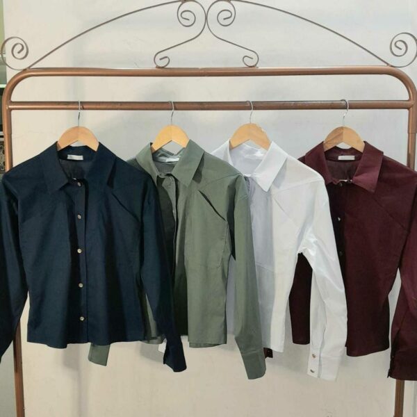 Camisa com bolsos e botões frontais - Imagem 6
